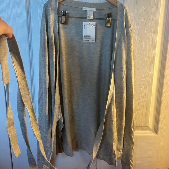 Small H&M Sweater - Picture 2 of 4